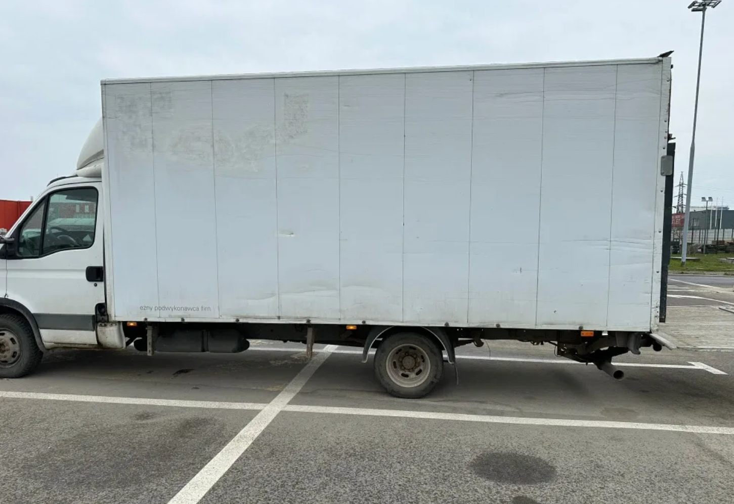 Interior dubă pentru transport și evacuare deșeuri vegetale și masă lemnoasă